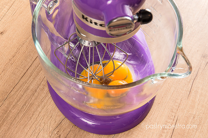 egg-yolks-in-a-mixer-Pastry-Maestra-chef-Tereza-Alabanda