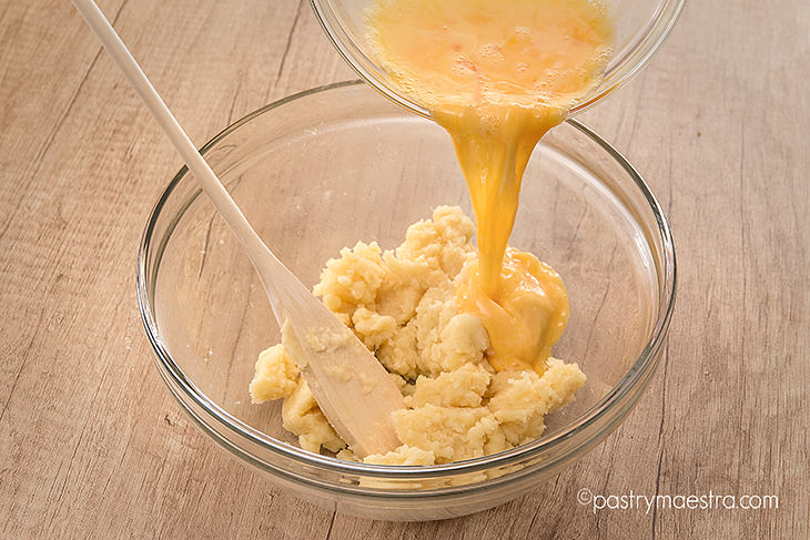 Pate a choux, adding eggs, Pastry Maestra