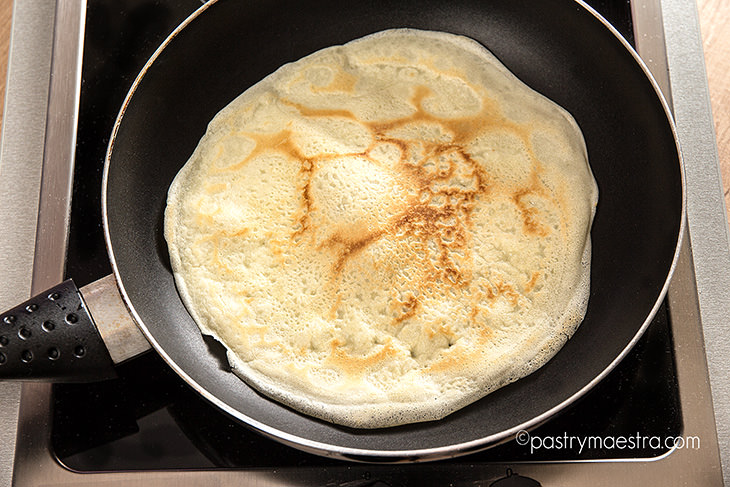 Crêpe baking, Pastry Maestra