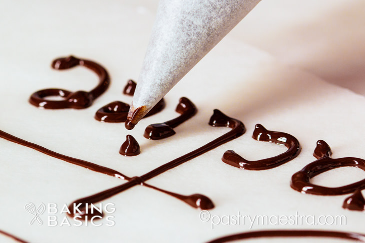 How to Pipe with Melted Chocolate, Pastry Maestra