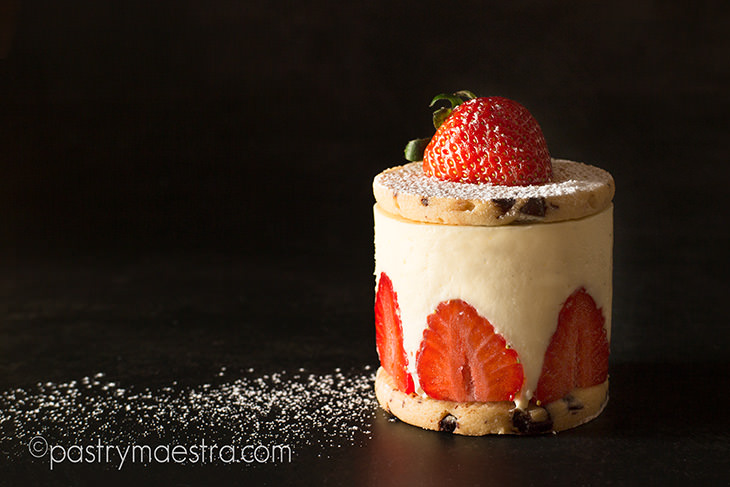 Chocolate Cookie and Strawberry Mini Cakes, Pastry Maestra