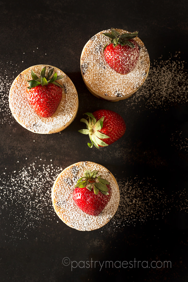 Chocolate Cookie and Strawberry Mini Cakes, Pastry Maestra